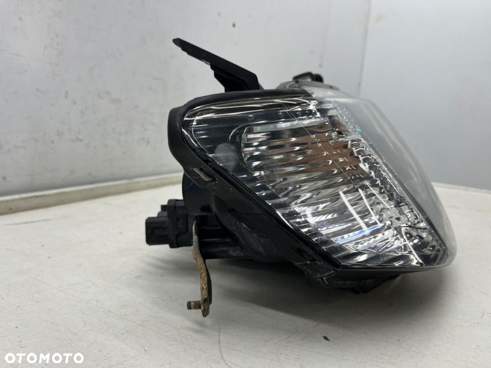 Lampa reflektor Mitsubishi L200 KA KB 05-10r. PRAWA przednia H4 oryginalna prawy przód EU 8301b462 - 2