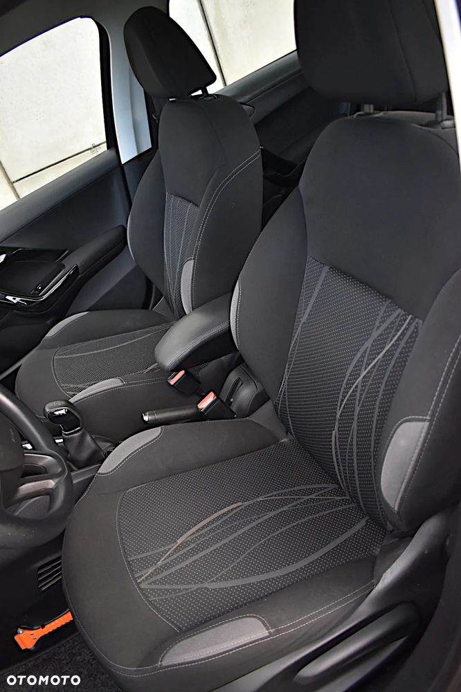 Peugeot 208 - 7