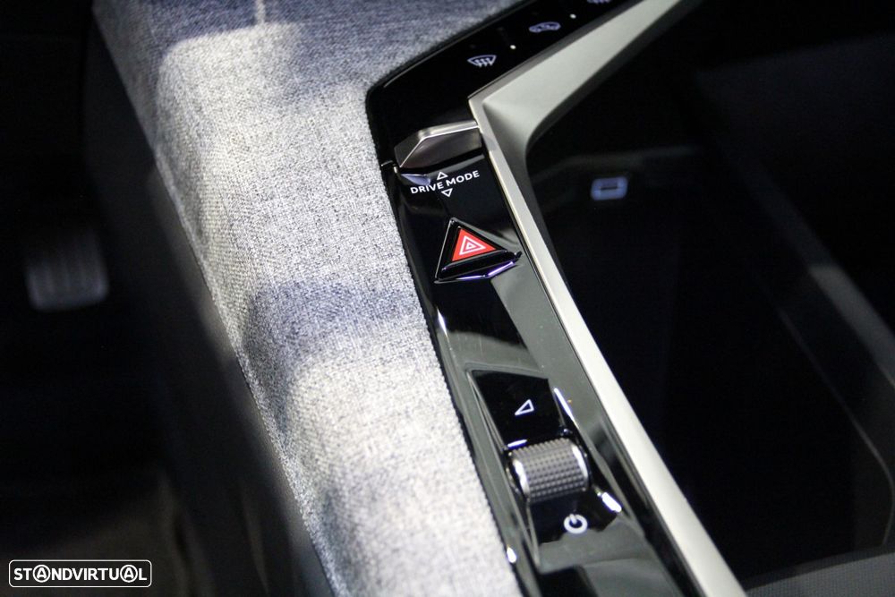 Peugeot 5008 1.2 Hybrid Allure e-DCS6 - 30