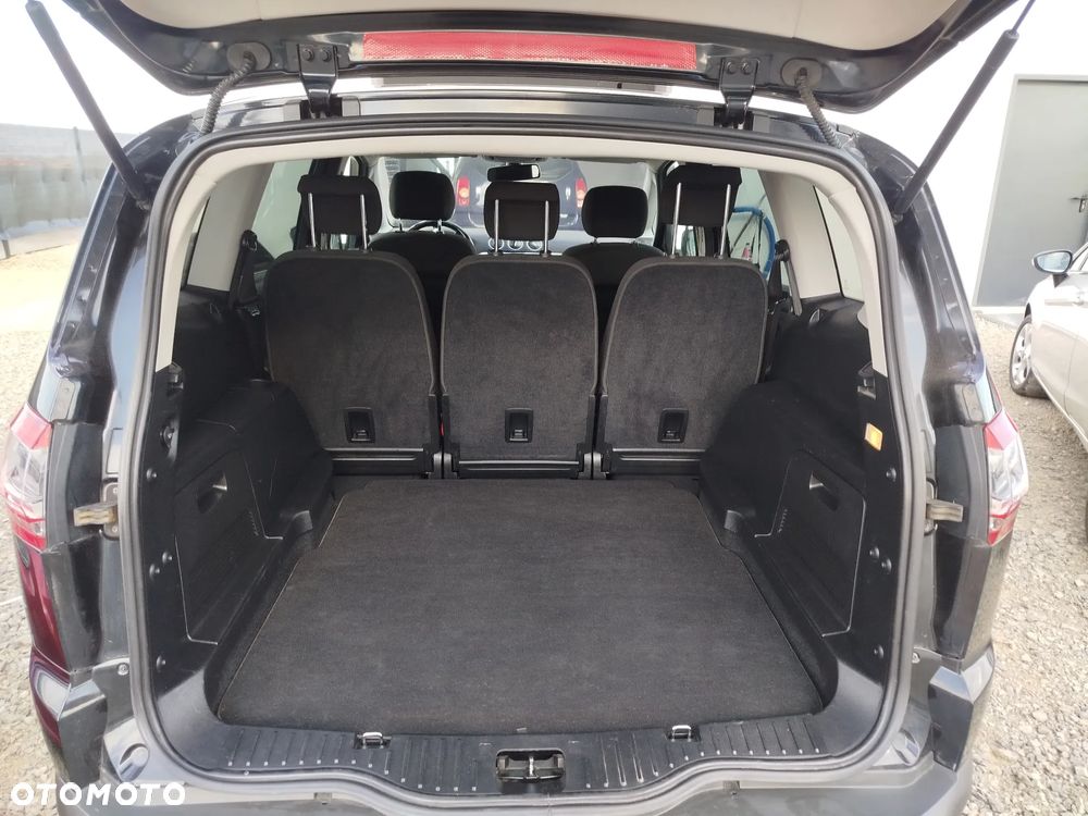 Ford S-Max - 12