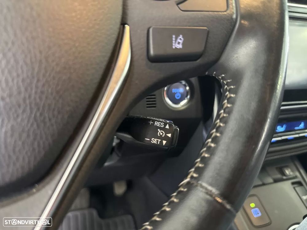 Toyota Auris Touring Sports 1.8 HSD Comfort +P.Techno+P.Sport - 39