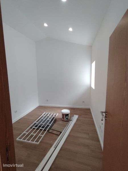 Moradia terrea renovada zona de Runa - Grande imagem: 4/5