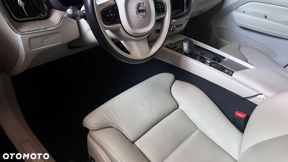 Volvo XC 60 B4 D AWD Plus Bright - 23