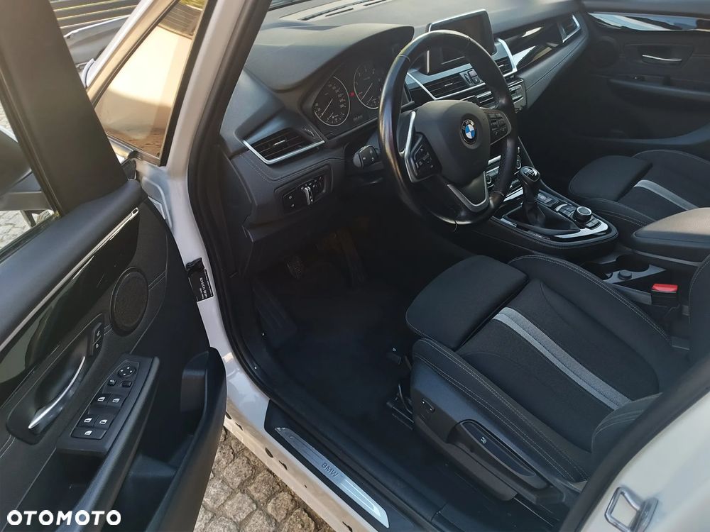 BMW Seria 2 218d Sport Line - 8