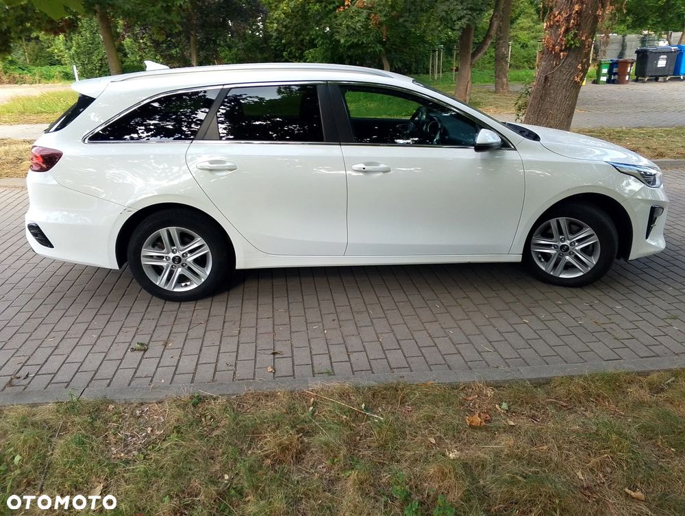 Kia Ceed 1.6 CRDi Eco-Dynamics+ (48V Mild-Hybrid) DCT7 GT Line - 3