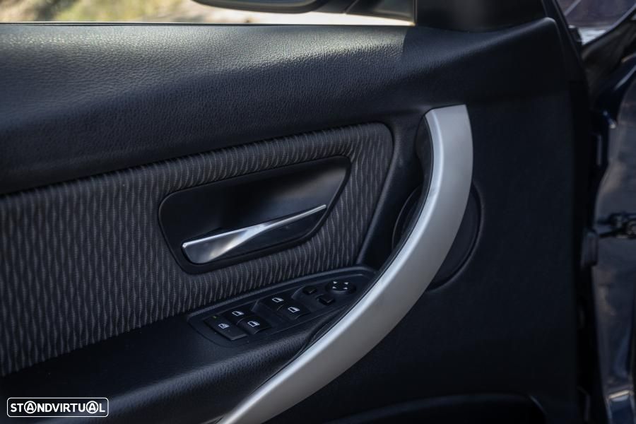 BMW 320 d xDrive Auto - 30