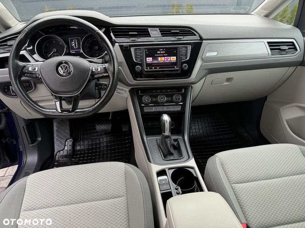 Volkswagen Touran - 16