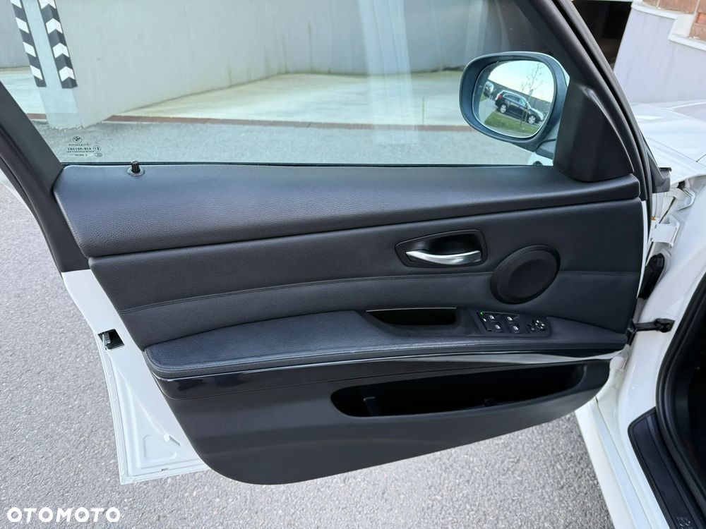 BMW Seria 3 320d Efficient Dynamics Sport Line - 19