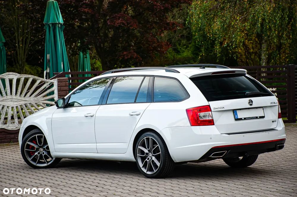 Skoda Octavia Combi 2.0 TDI DSG RS - 28