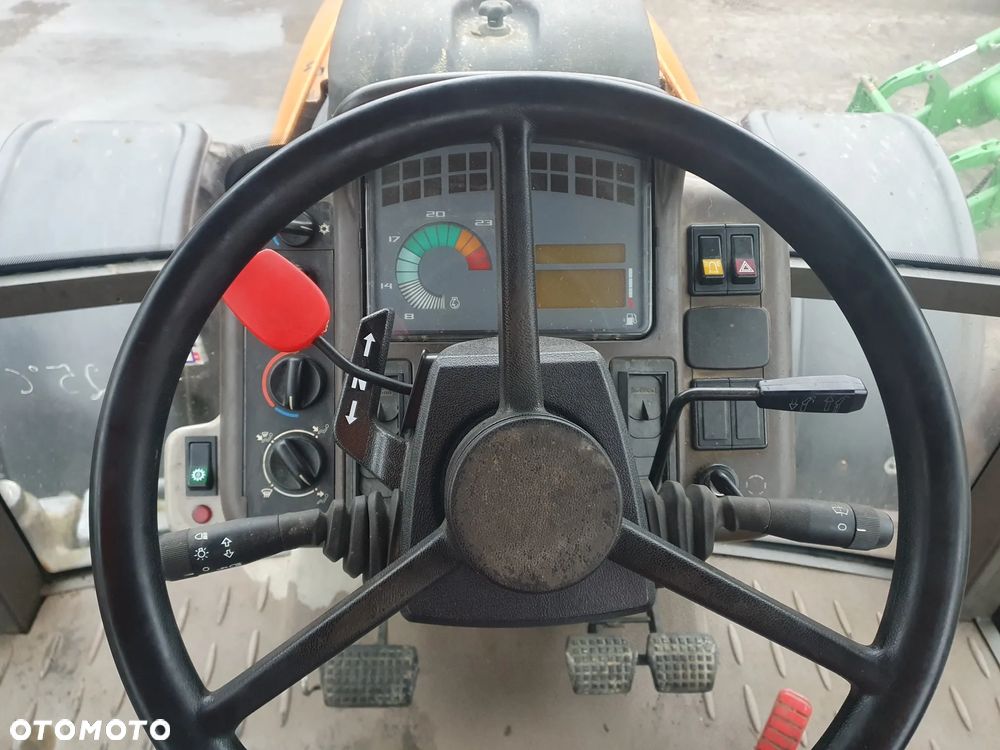 Renault Ares 825 RZ - 15