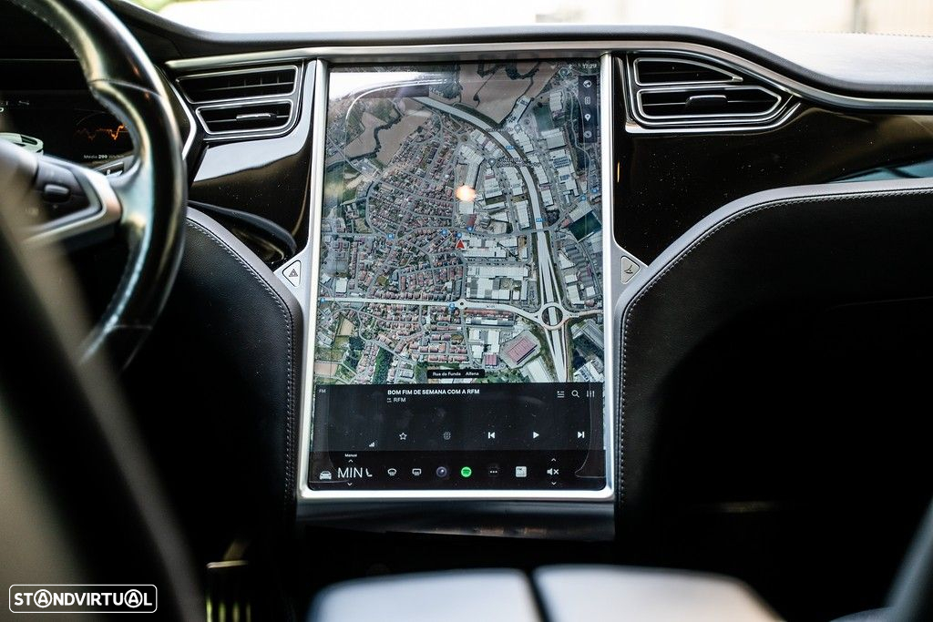 Tesla Model S - 12