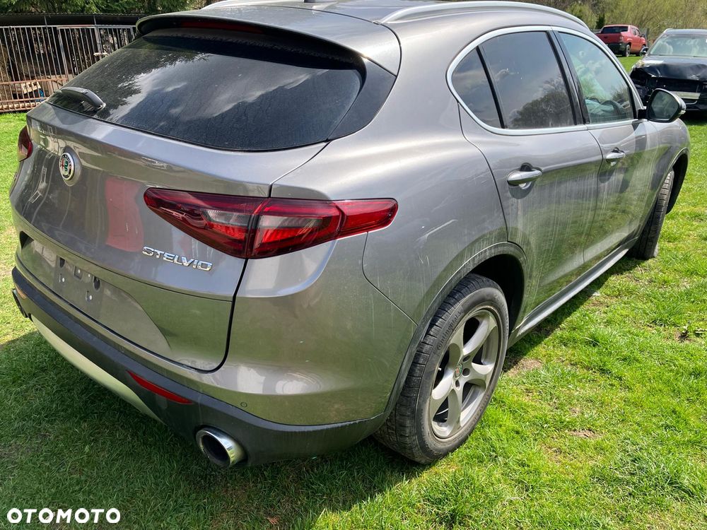 Alfa Romeo Stelvio 2.0 Turbo TI Q4 - 3