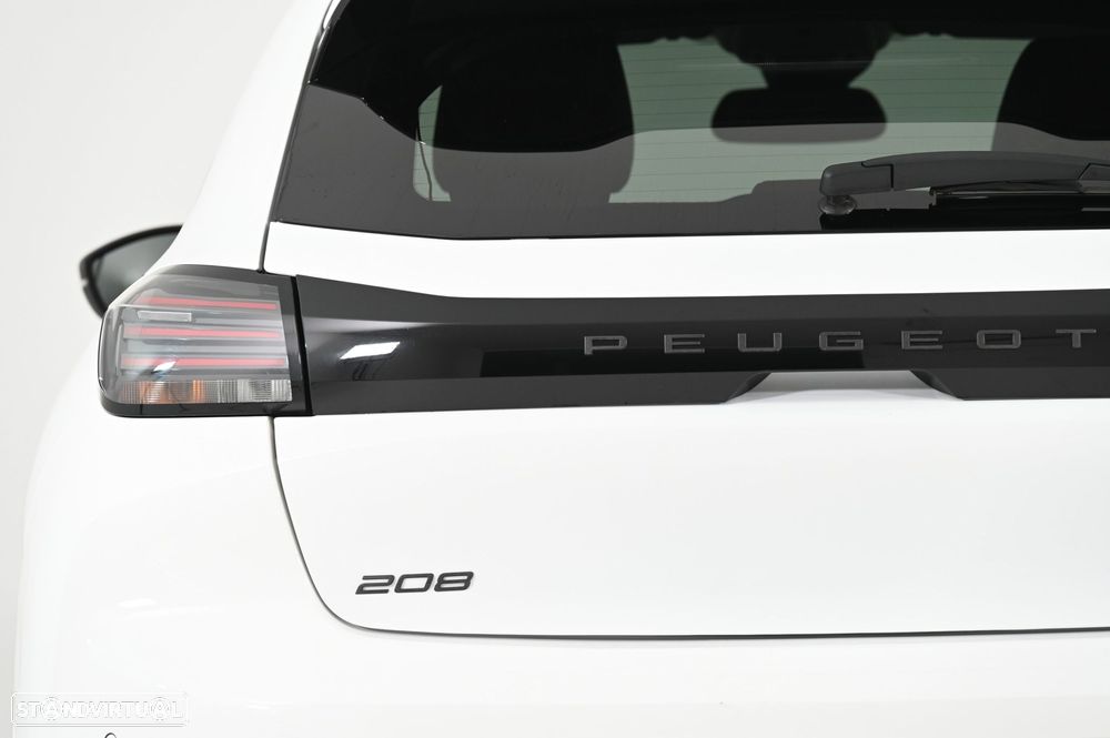 Peugeot 208 1.2 Hybrid Allure e-DCS6 - 11