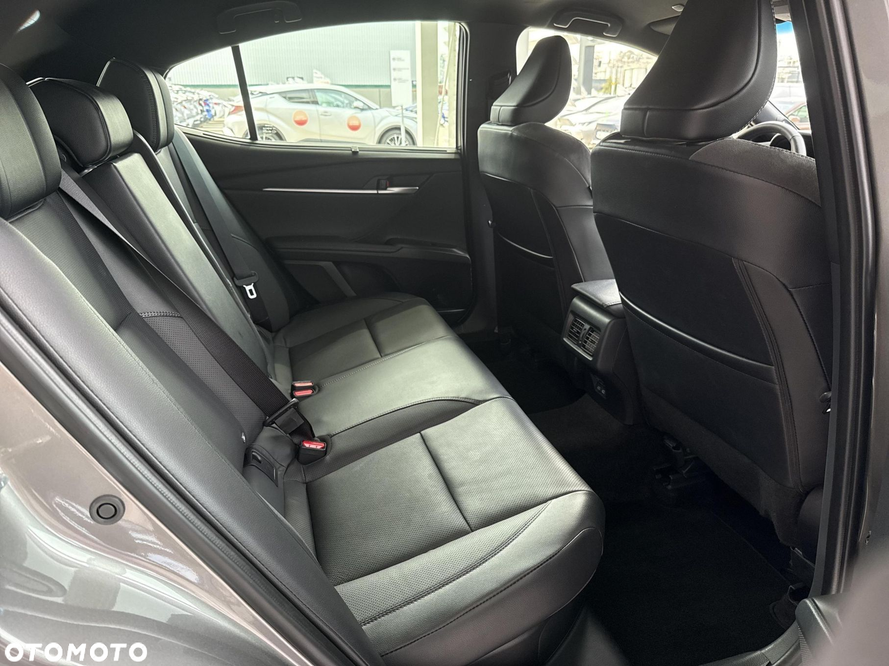 Toyota Camry - 10