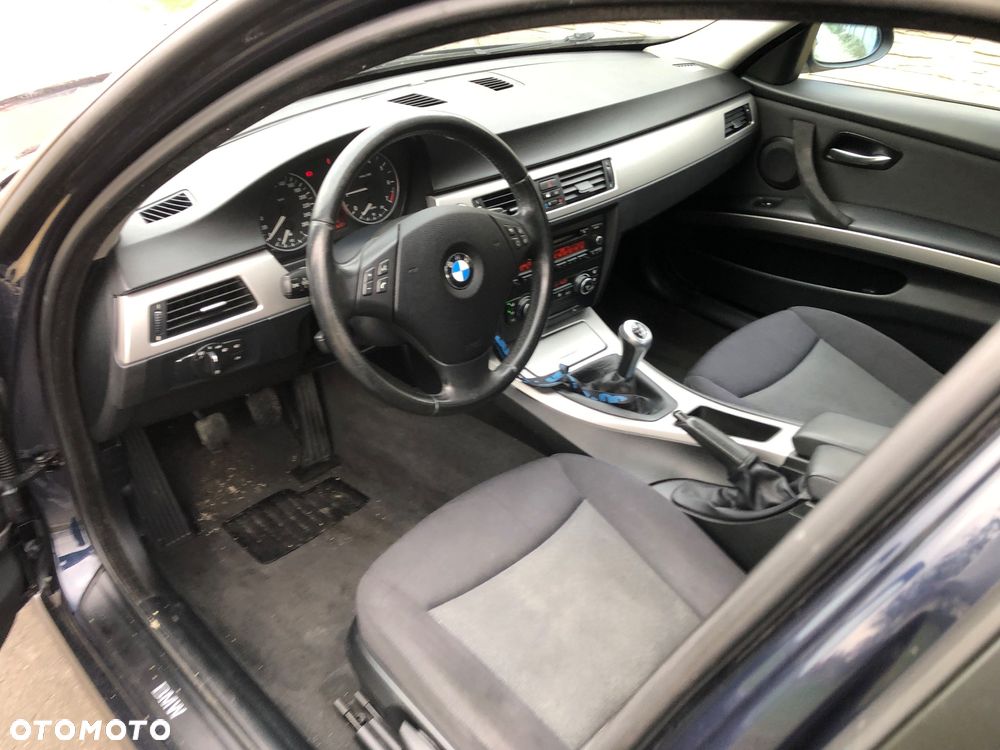 BMW Seria 3 320i - 4