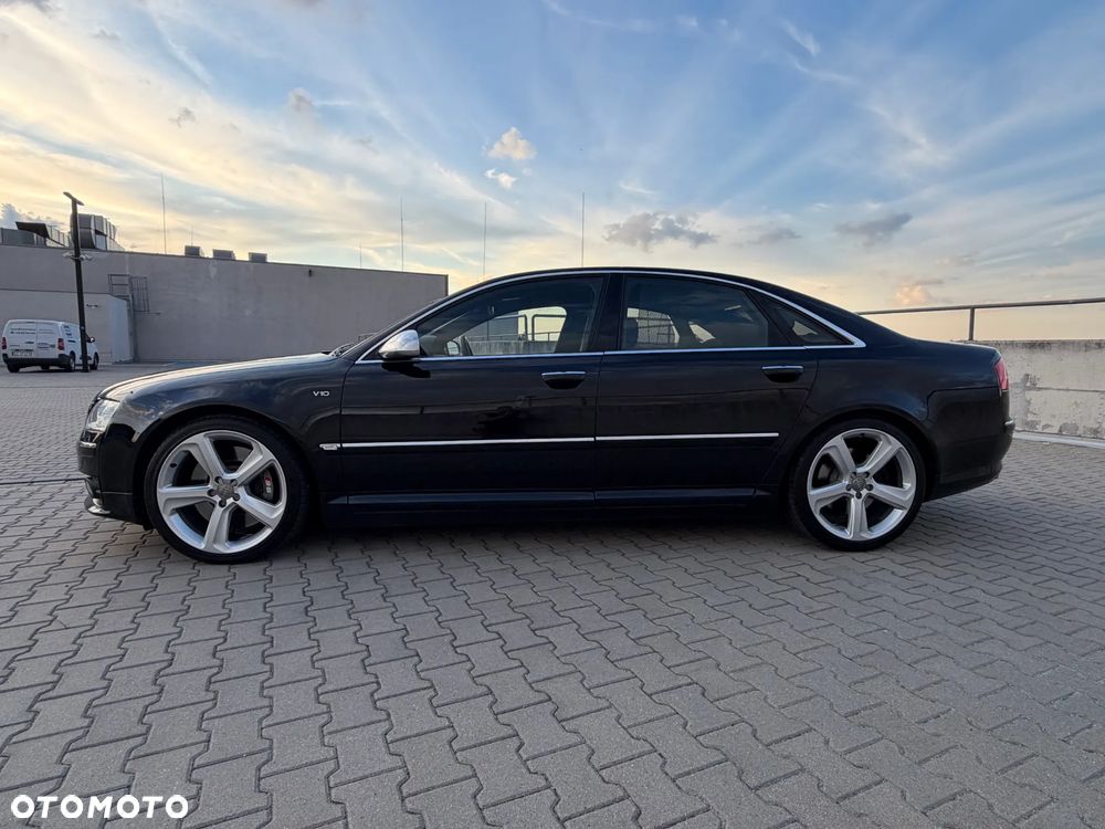 Audi S8 - 10