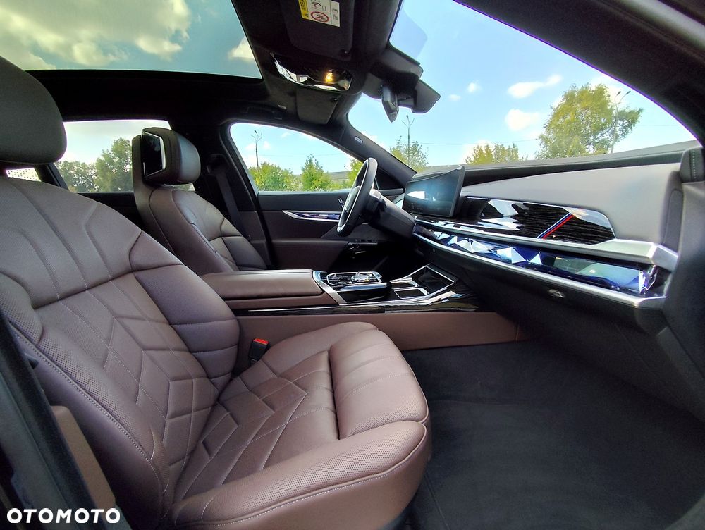 BMW i7 105.7kWh eDrive50 Individual Edition - 9