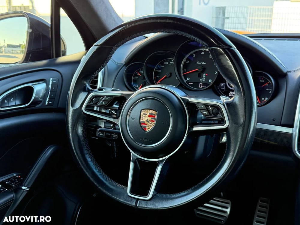 Porsche Cayenne 4.8 L Turbo - 11
