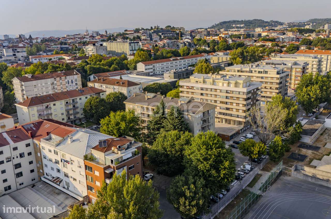 Apartamento T3 com Duas Frentes na Avenida João XXI – Braga - Grande imagem: 2/35