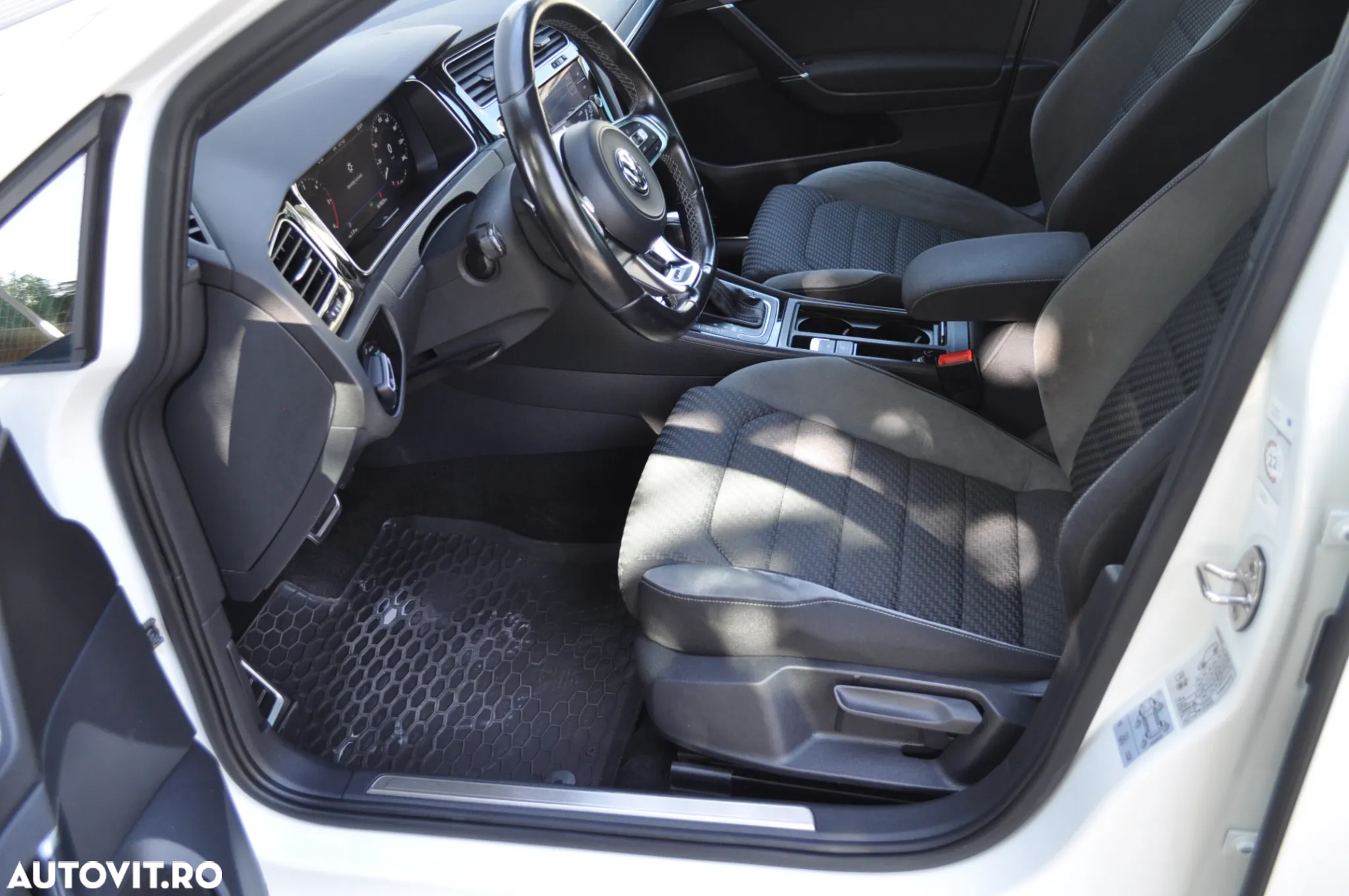 Volkswagen Golf 2.0 TDI DSG R-Line - 29