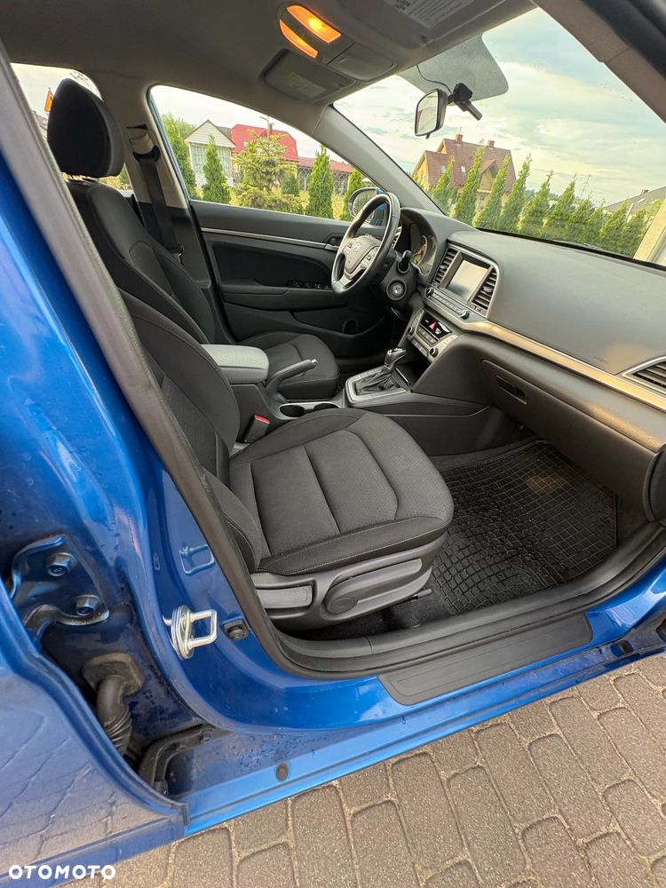 Hyundai Elantra - 9