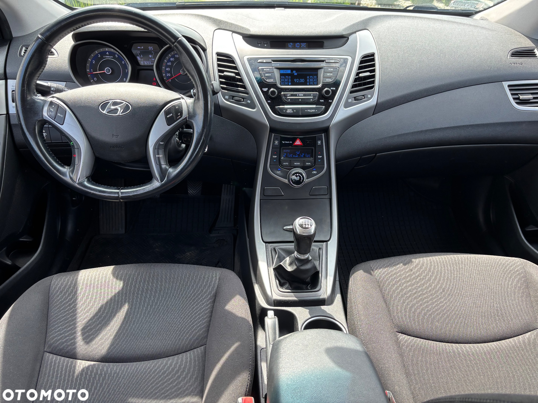 Hyundai Elantra 1.6 Comfort - 22