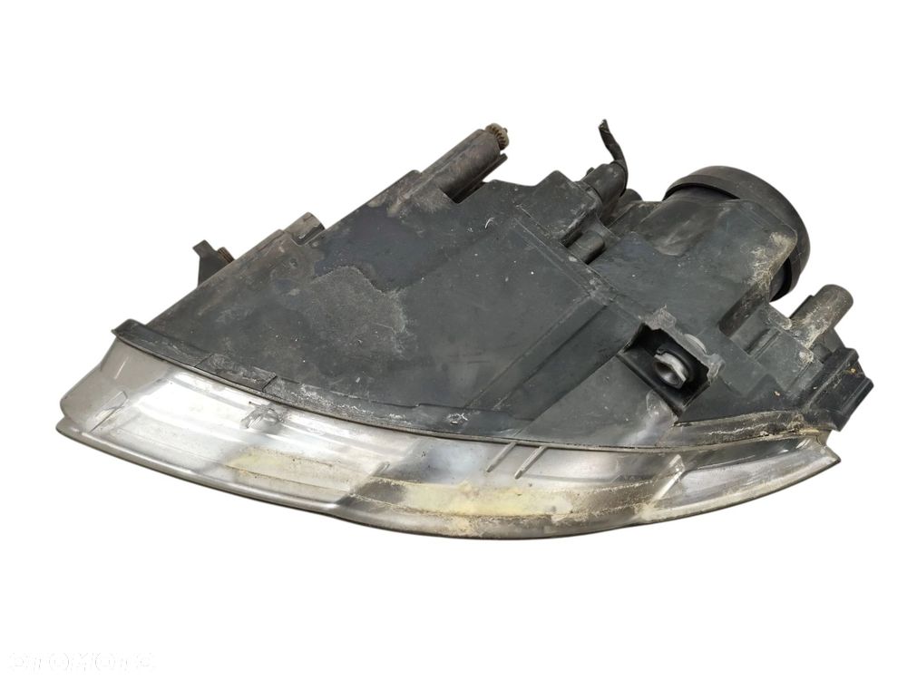 LAMPA PRAWY PRZÓD VOLKSWAGEN PASSAT B6 (2005-2010) 1.9 TDI 105KM - 3