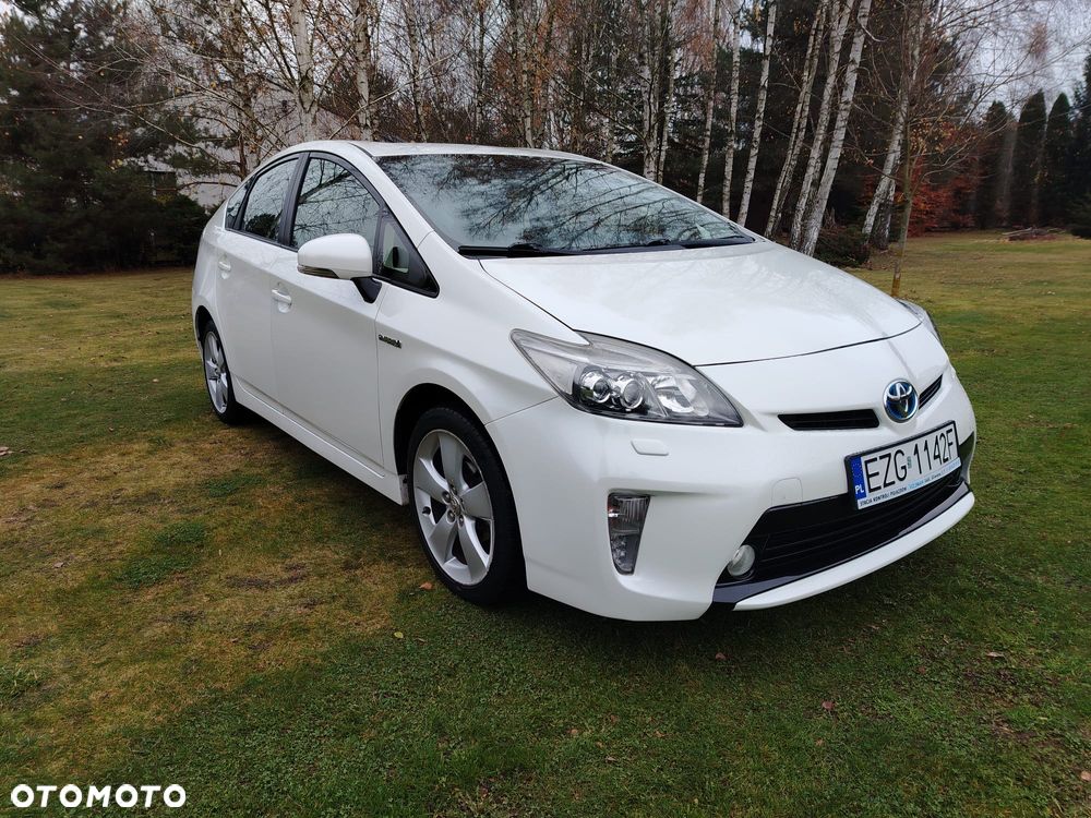 Toyota Prius (Hybrid) Executive - 2