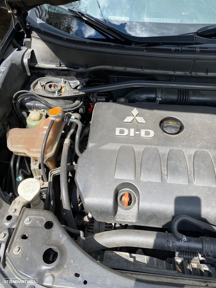 Mitsubishi Outlander 2.0 DI-D SW 4WD - 18