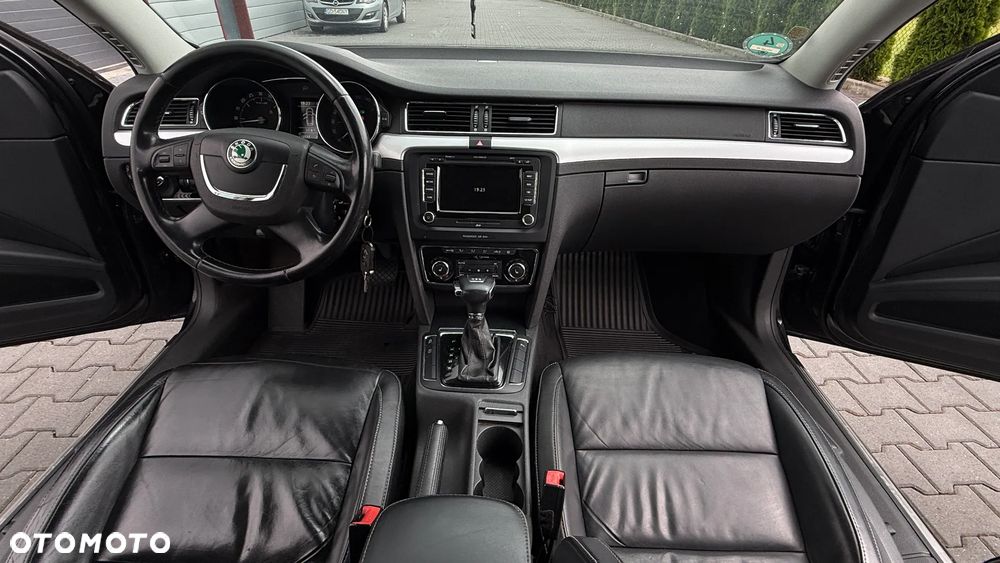 Skoda Superb 2.0 TDI Elegance DSG - 21