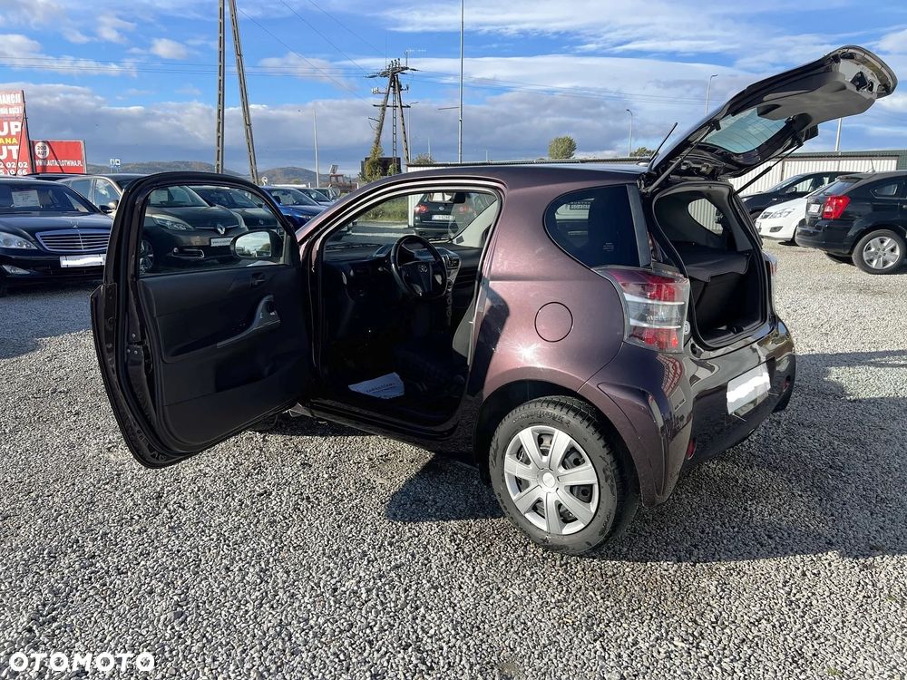 Toyota iQ - 14
