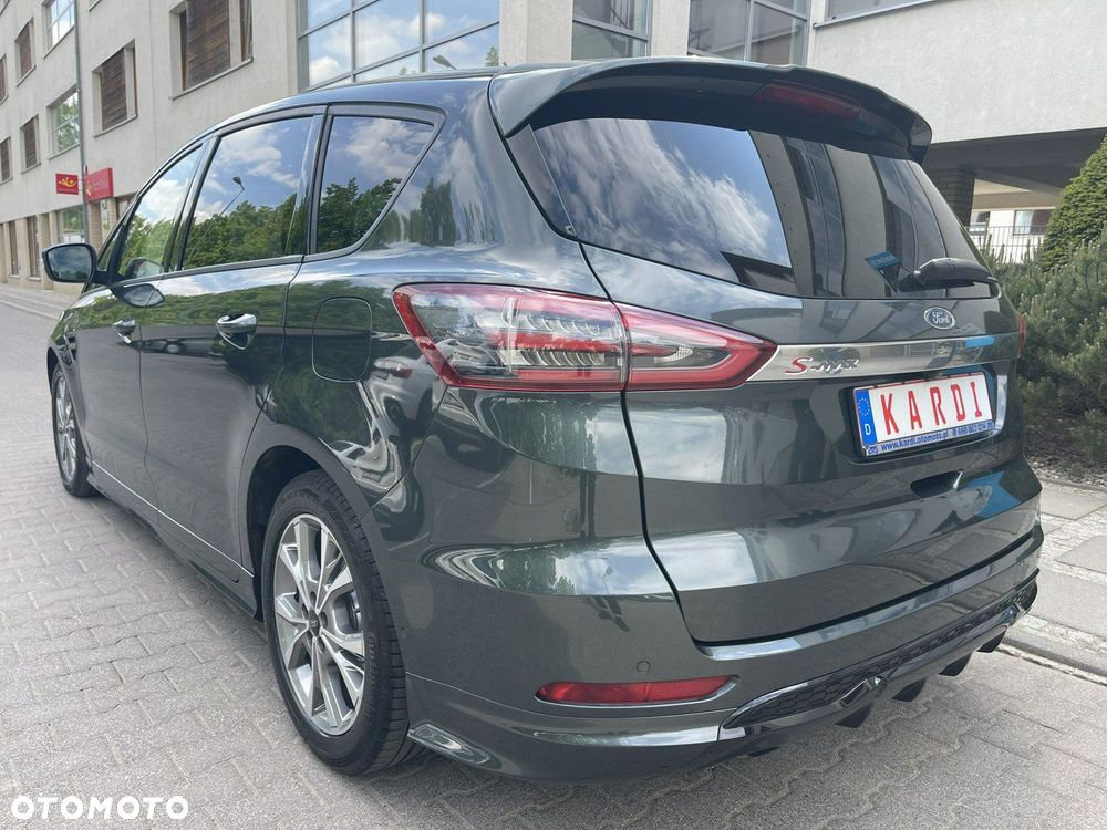 Ford S-Max - 11