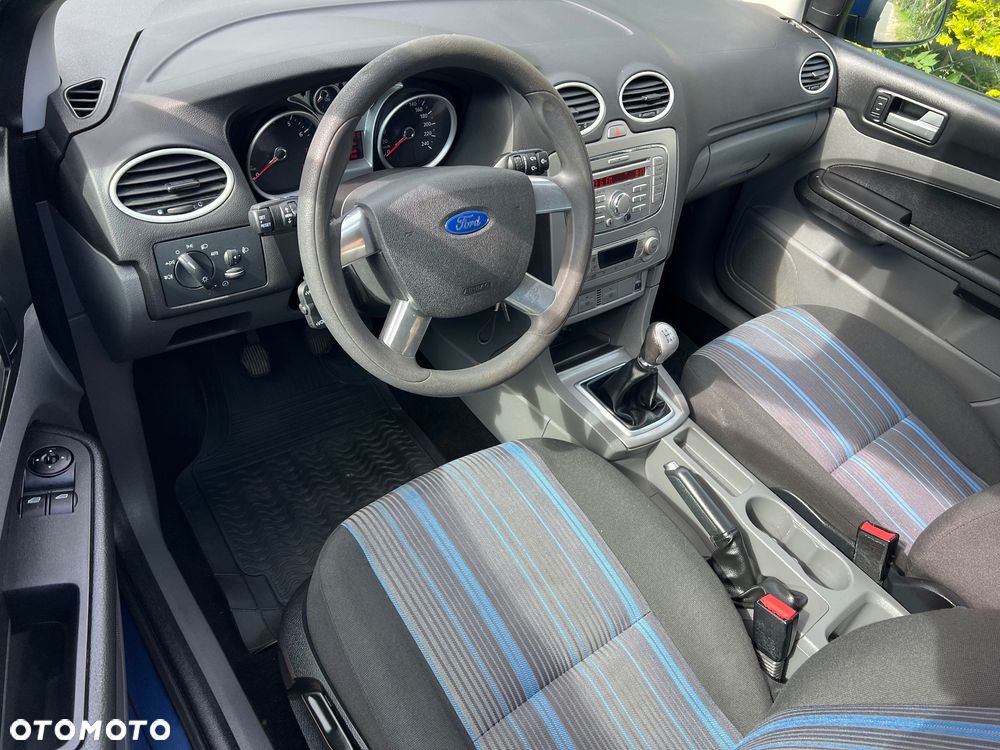 Ford Focus 1.6 16V Style+ - 11