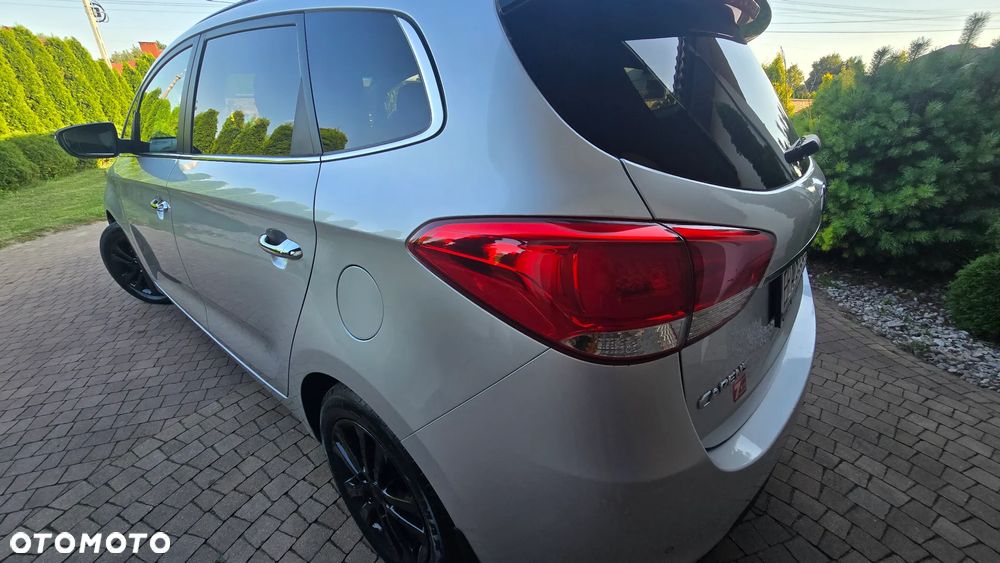 Kia Carens - 15