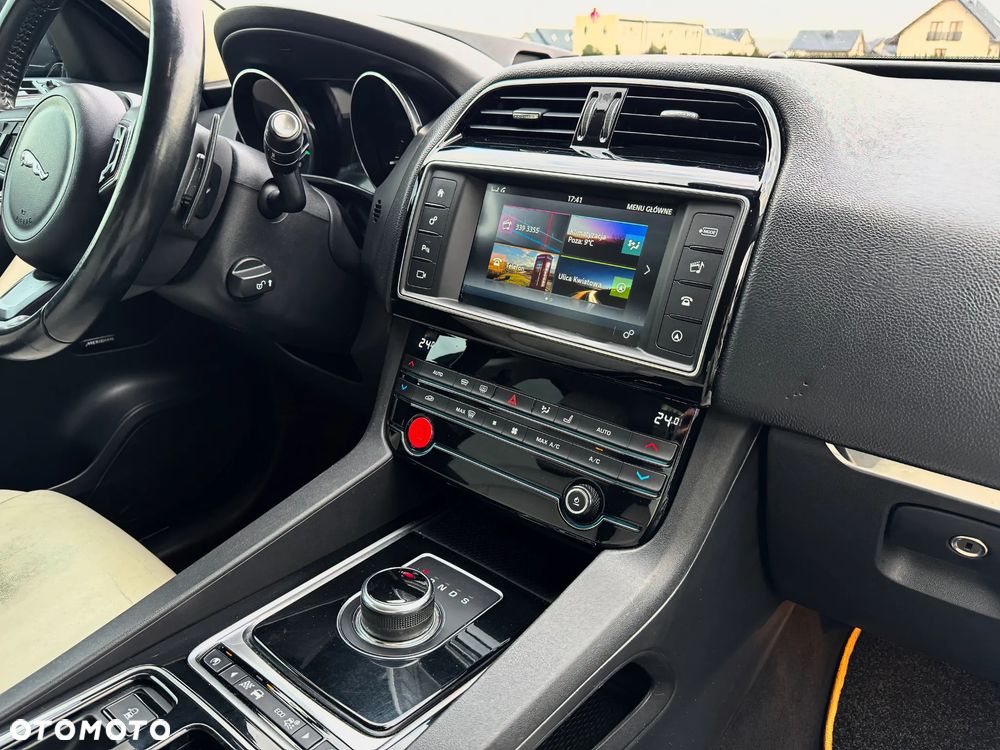 Jaguar F-Pace - 11