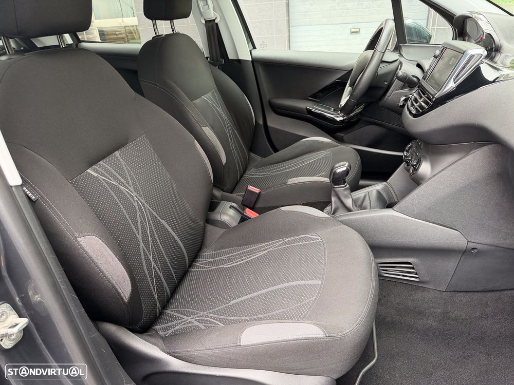 Peugeot 208 1.2 PureTech Active - 12