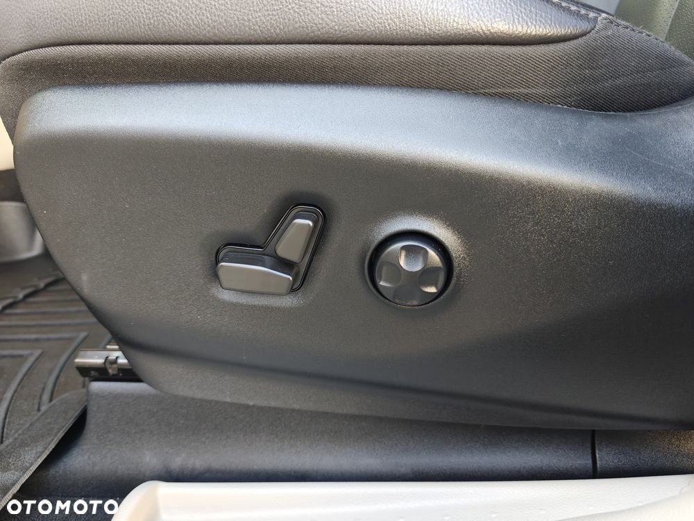 Chrysler Pacifica - 17