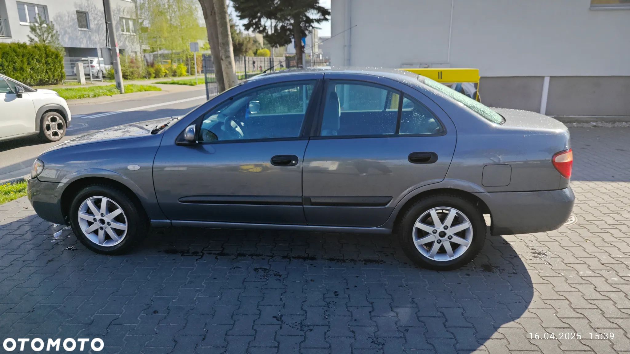 Nissan Almera - 1
