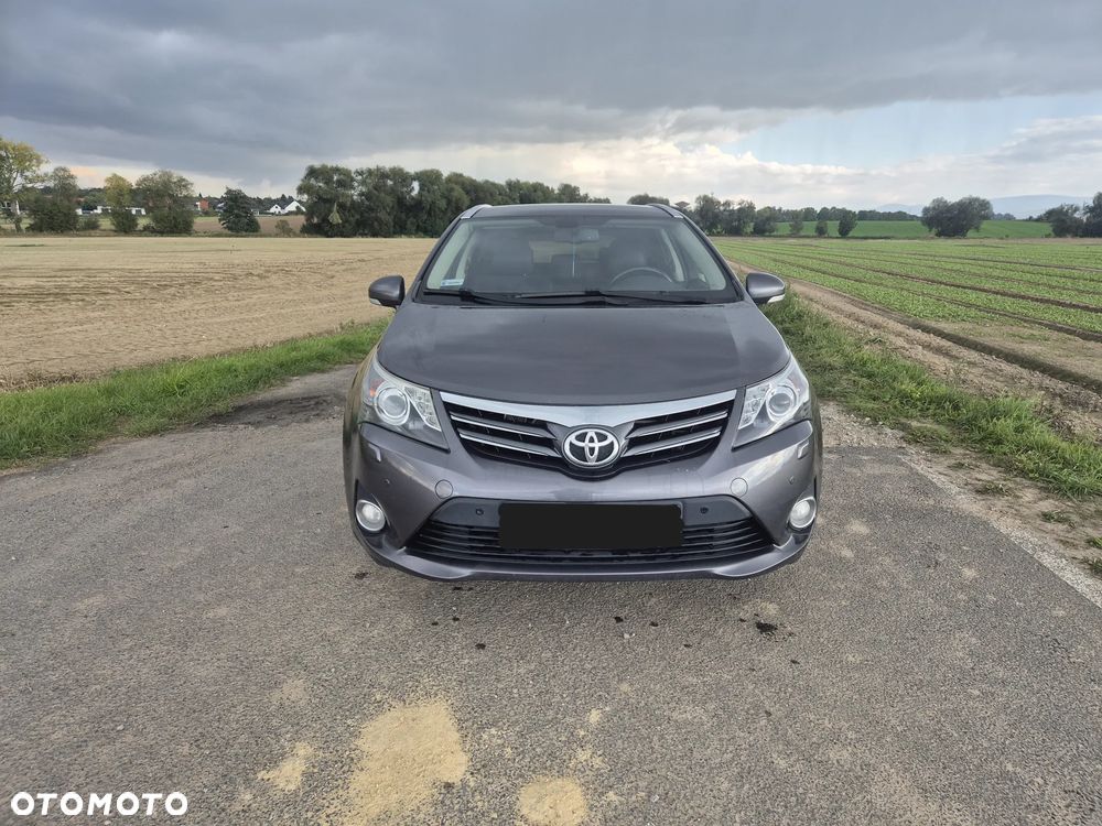 Toyota Avensis 2.0 D-4D Premium - 2