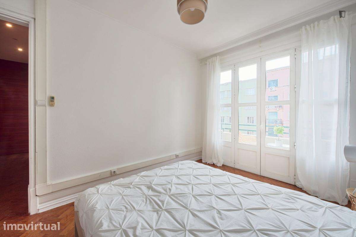 Quarto - localizado em Marquês de Pombal Lisbon - Grande imagem: 2/60