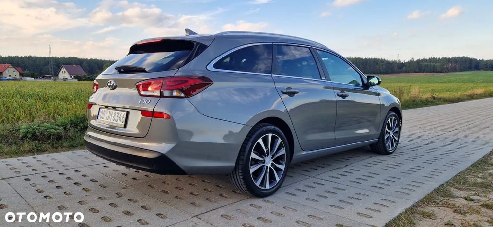 Hyundai i30 1.6 D Premiere Luxury DCT - 12
