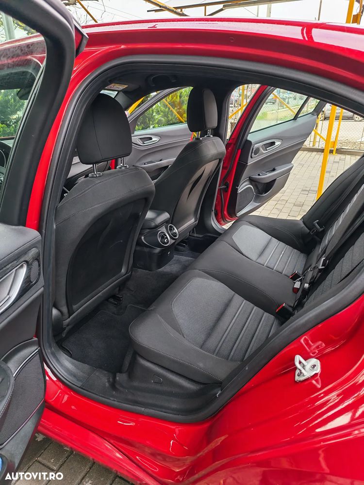 Alfa Romeo Giulia 2.0 Turbo RWD AT8 - 17