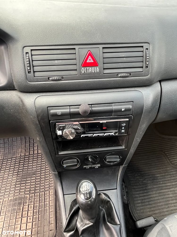 Skoda Octavia 1.6 Tour - 7
