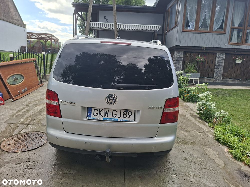 Volkswagen Touran - 4