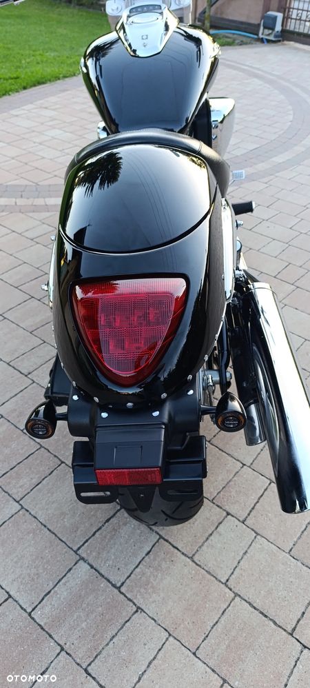 Suzuki Intruder - 32