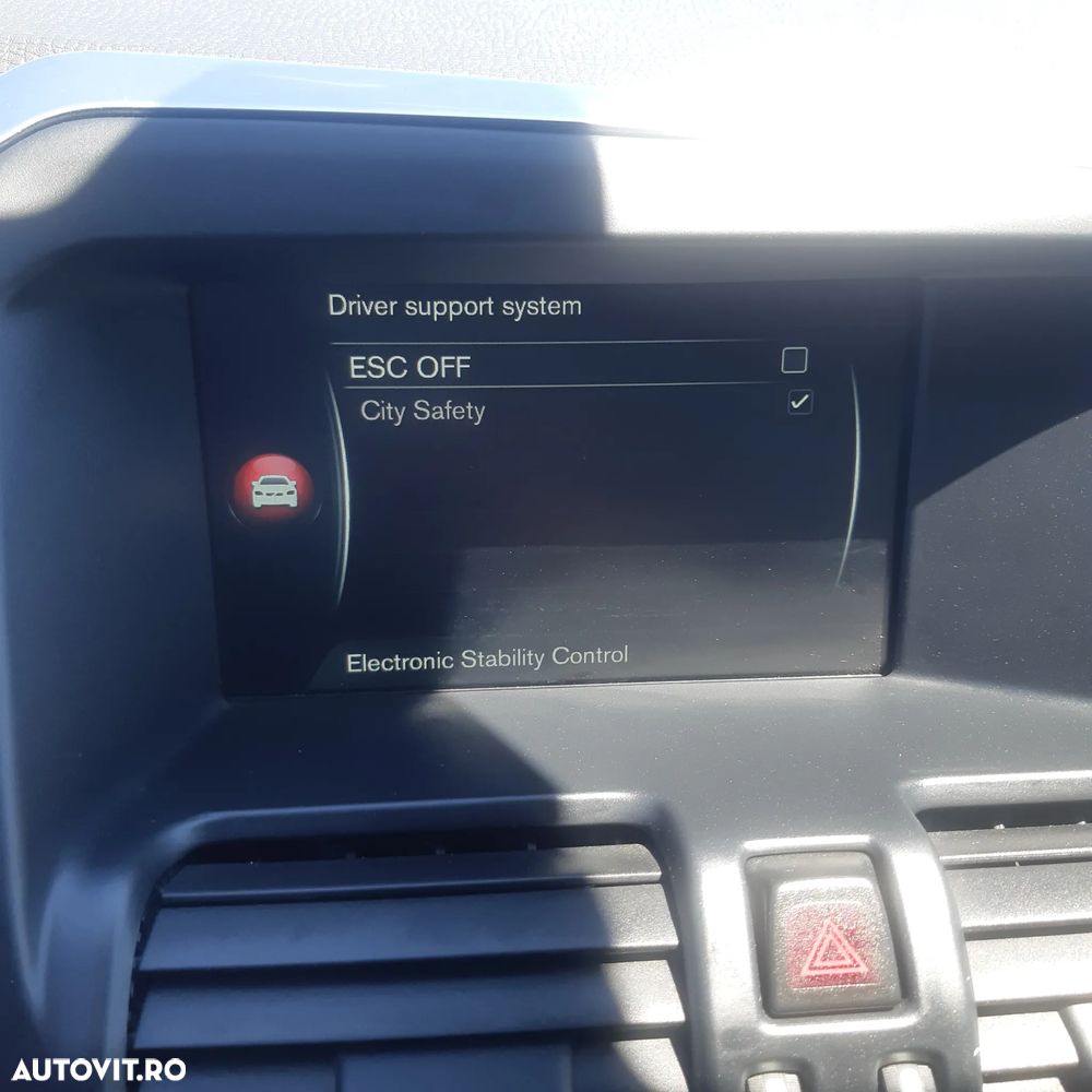 Volvo XC 60 D5 AWD Geartronic Ocean Race - 9