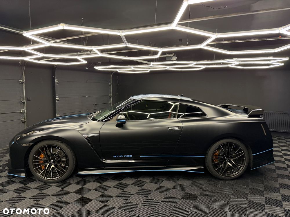 Nissan GT-R - 10
