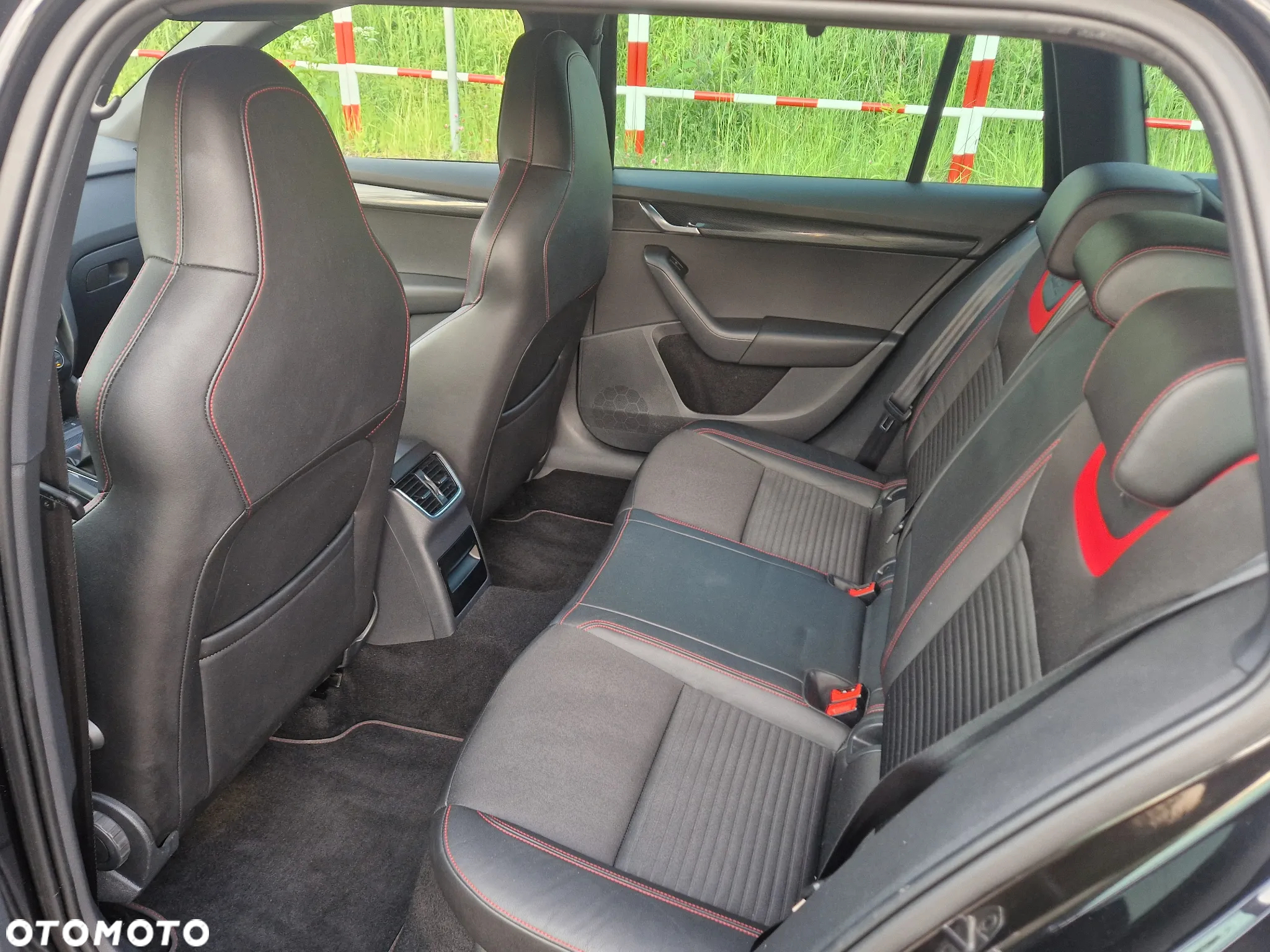 Skoda Octavia Combi 2.0 TDI (Green tec) RS - 24