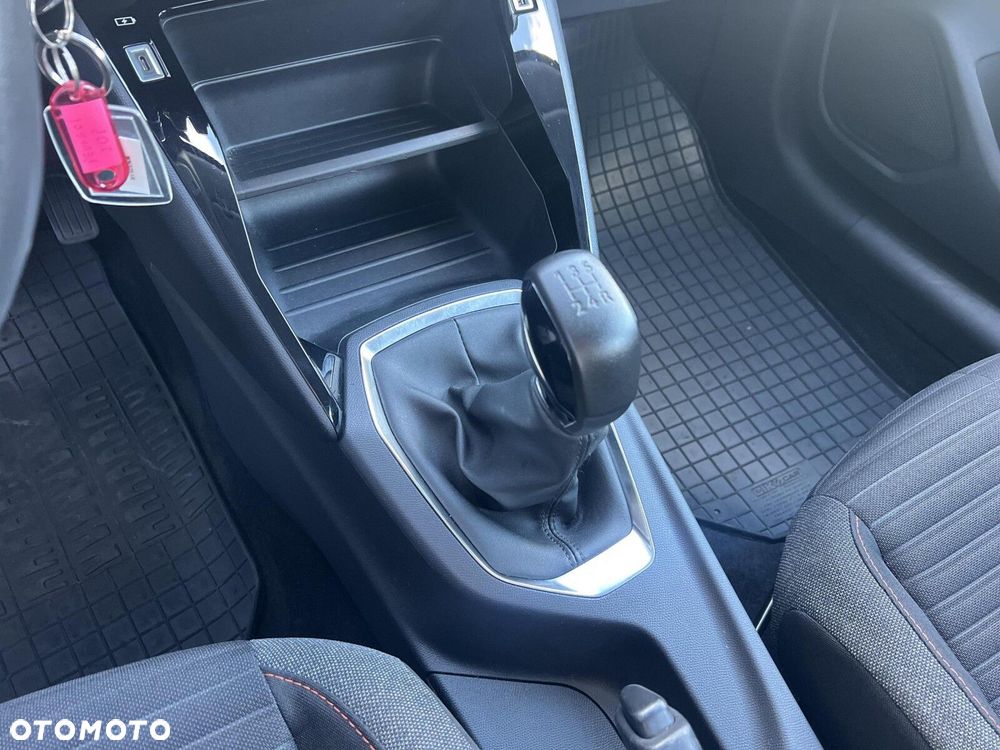 Peugeot 208 - 15