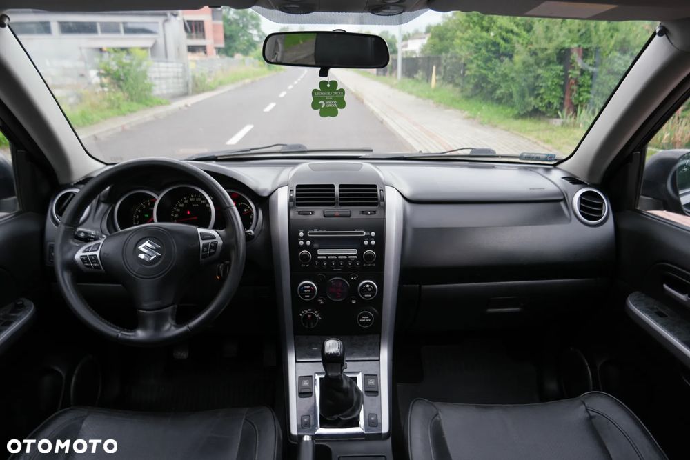 Suzuki Grand Vitara 2.4 De Luxe - 26